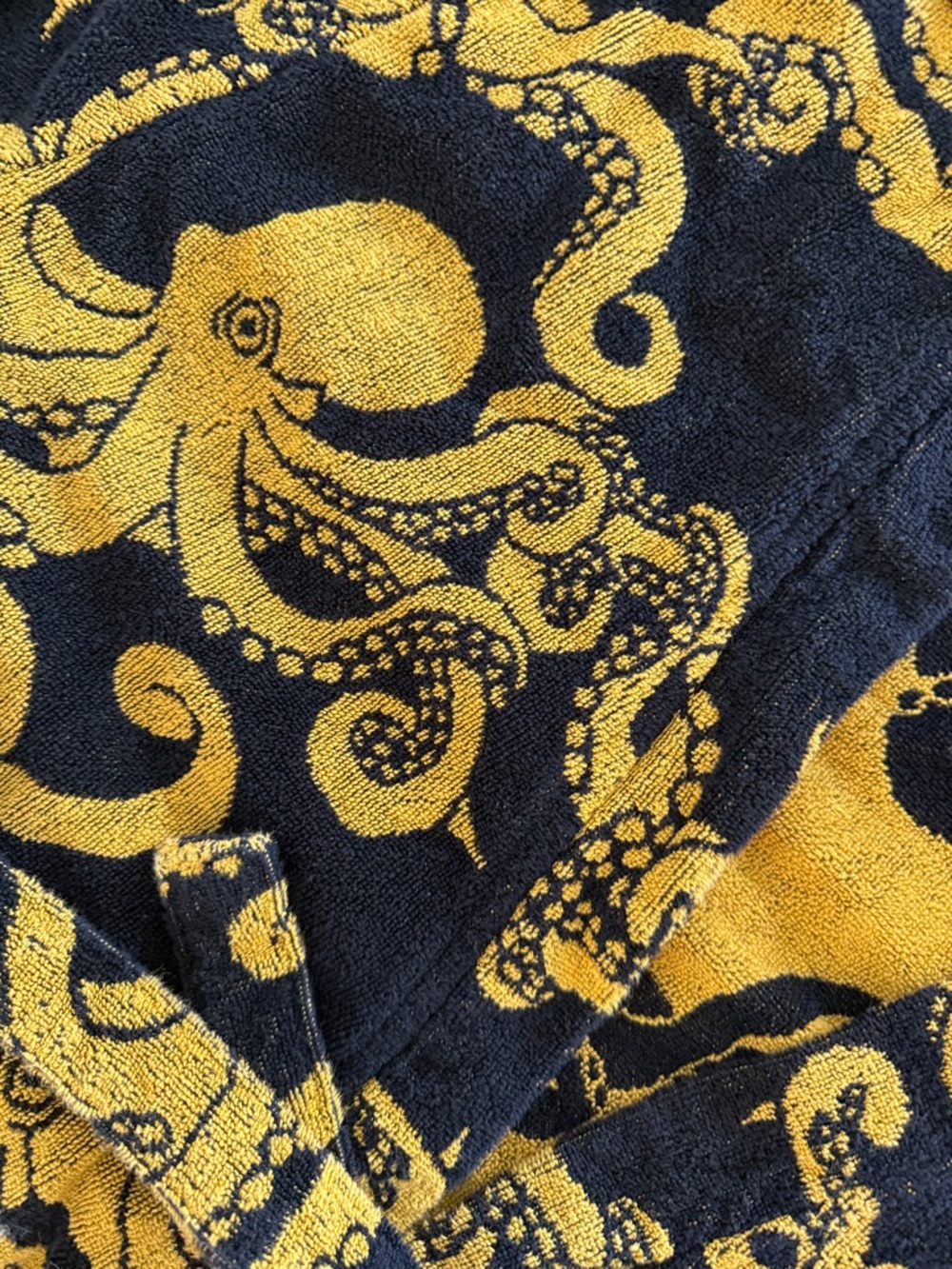 OAS Black and Yellow Octopus Print Mens Robe - Picture 3 of 4